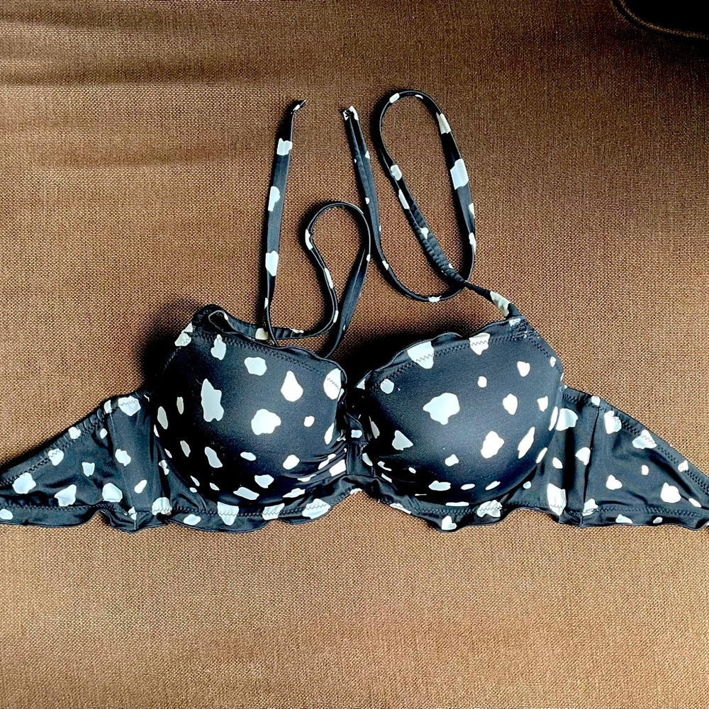 SUNDAZED Women's Stretch Ruffled Lined Molded Cup Sweetheart Nixie Bikini Top34D